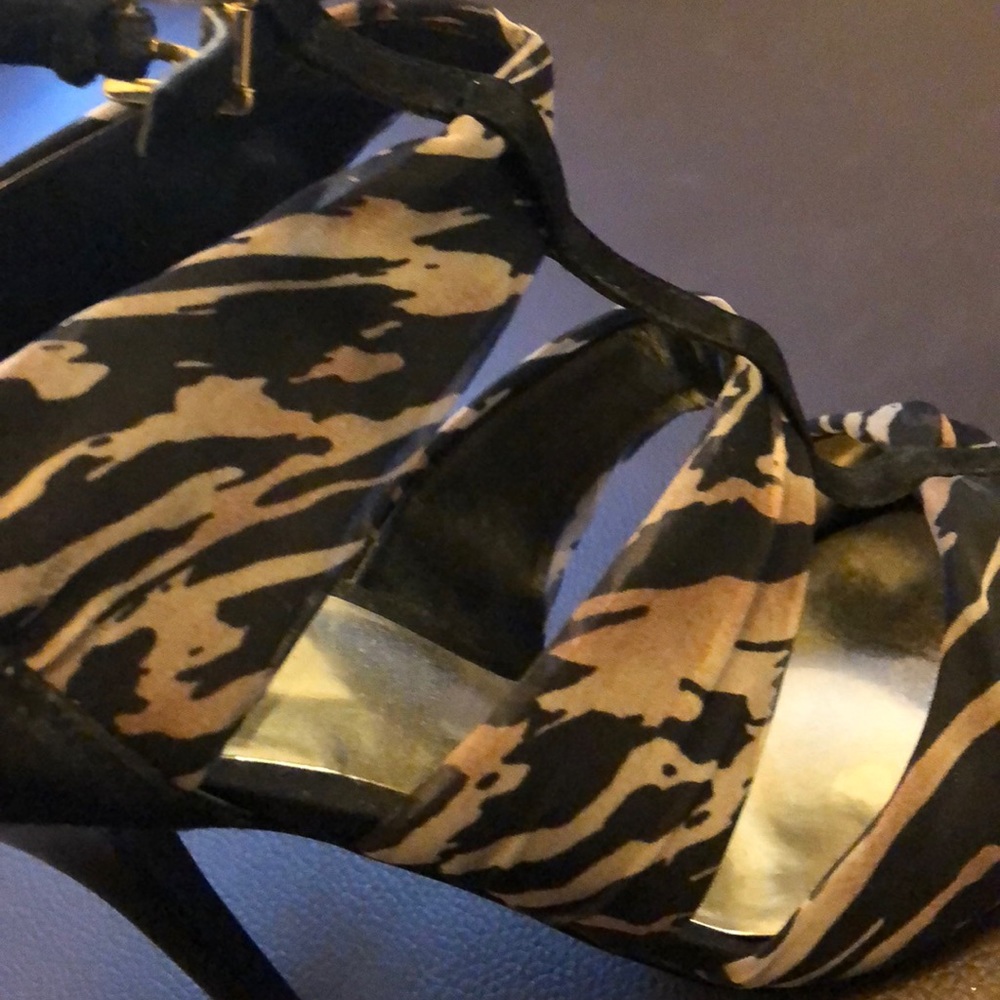 Shoes - Picture 3 of 4